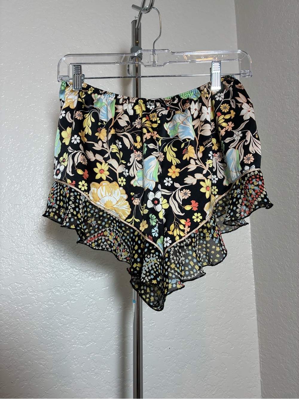 Victoria's Secret Black Floral Ruffle Trim Sleep Shorts Size M